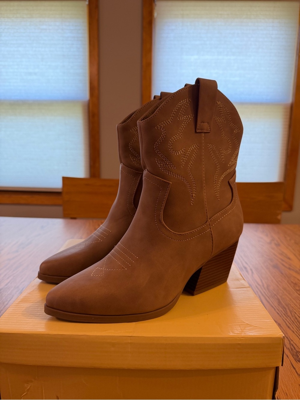 Women’s Brown Cowboy Boots Size 9 Soda NEW